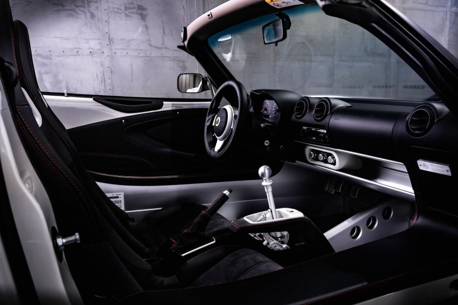 Интерьер Lotus Elise Sport 220 2015 года  (фото 19 из 21)